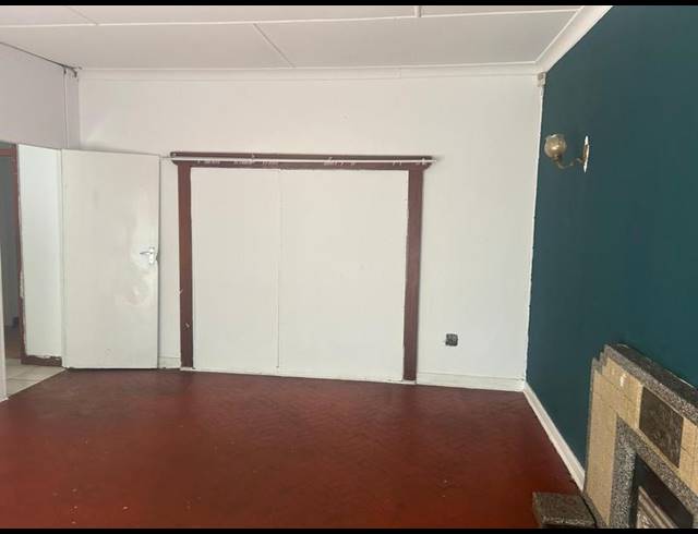 4 BEDROOM HOUSE FOR SALE IN BEZUIDENHOUT VALLEY